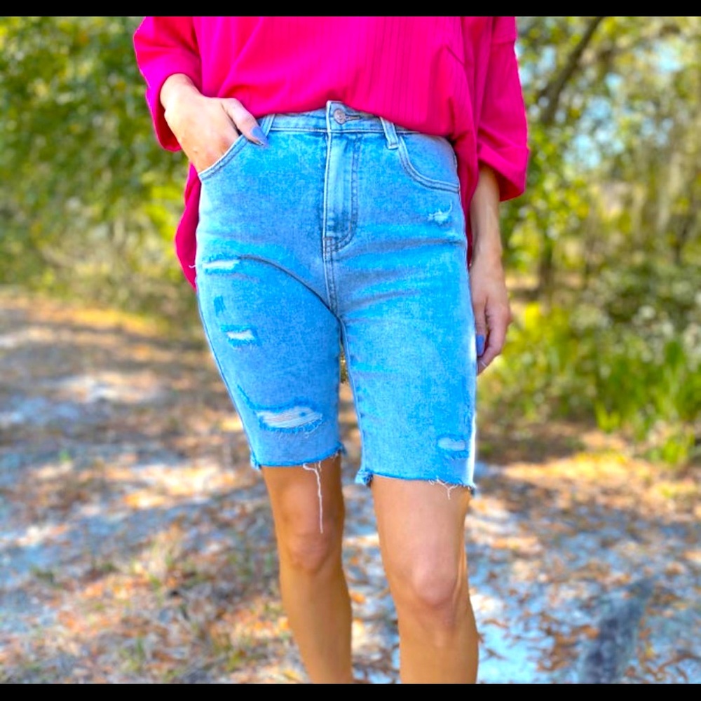LIKE NEW Cute Distressed Bermuda Shorts size Large